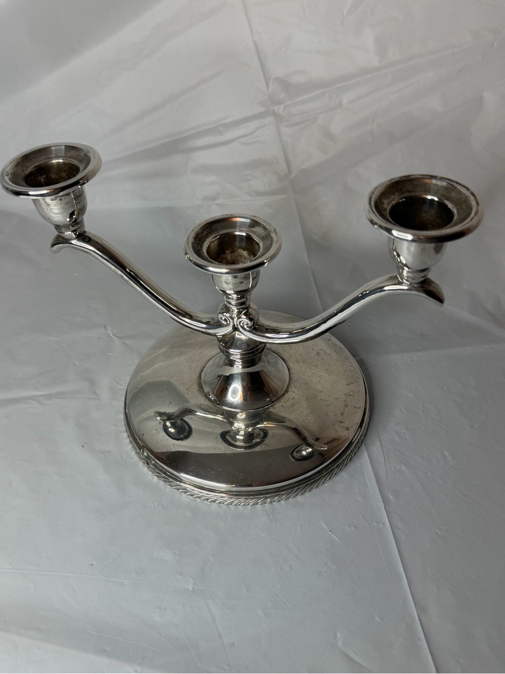 Vintage Wm. A. Rogers silver-plated three-arm candelabra - Picture 5 of 7